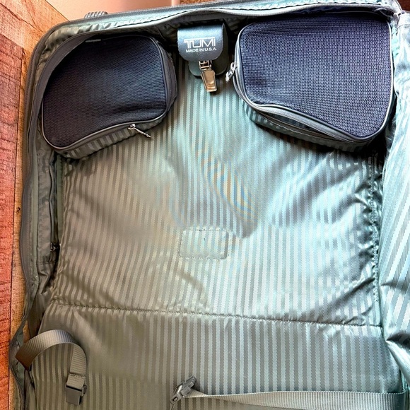 VTG 2241M3 Tumi Alpha 2 Wheeled Large Garment/Suitcase Travel Bag - Picture 15 of 16